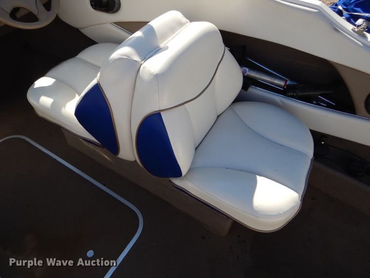 image for item FJ9822 2003 Bayliner boat