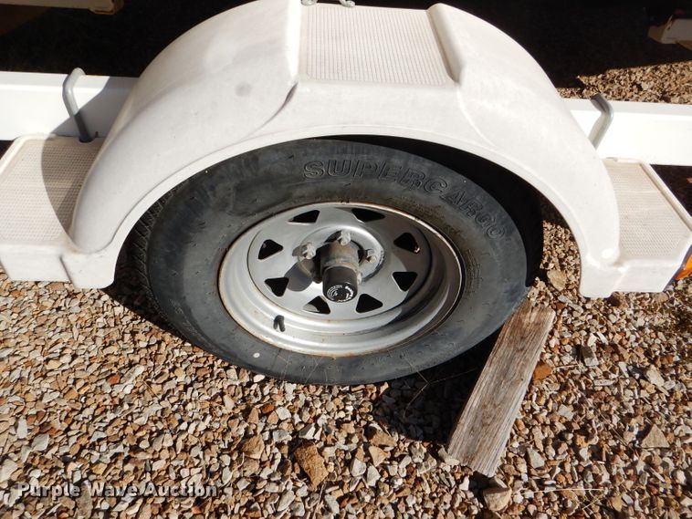 image for item FJ9822 2003 Bayliner boat