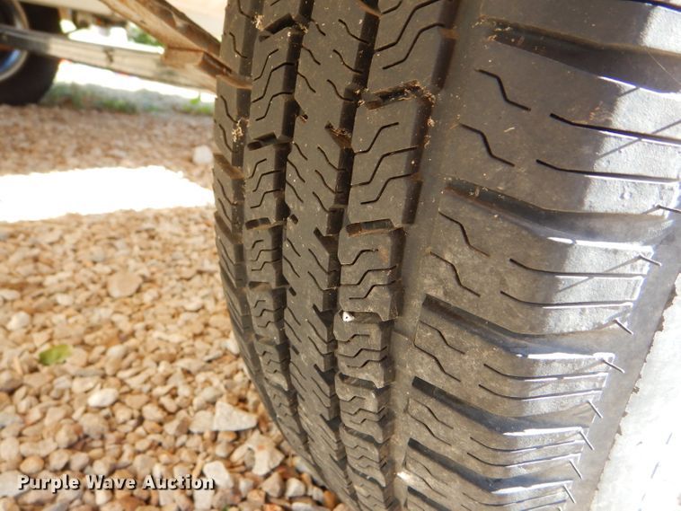 image for item FJ9822 2003 Bayliner boat