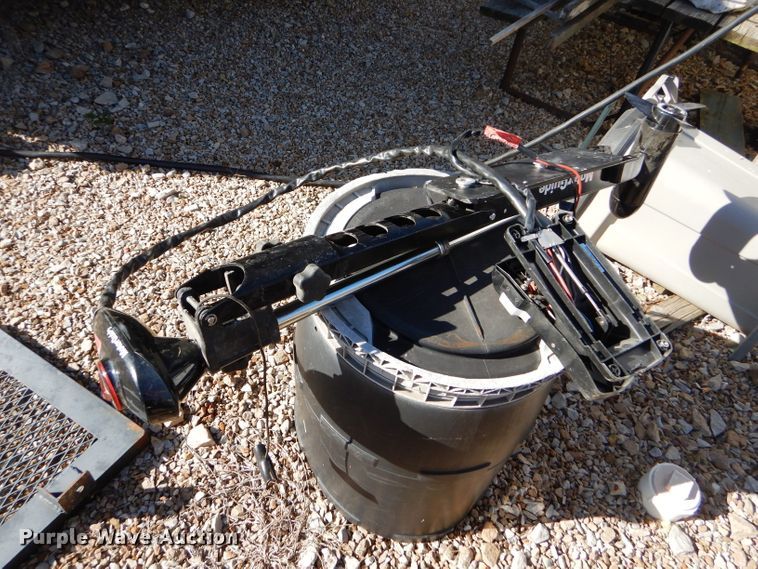 image for item FJ9822 2003 Bayliner boat