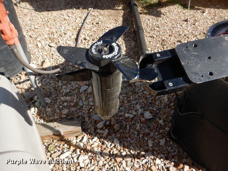 image for item FJ9822 2003 Bayliner boat