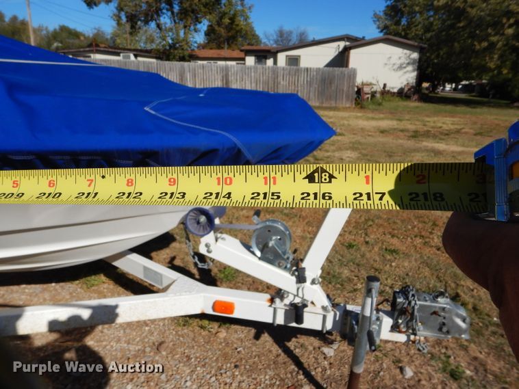 image for item FJ9822 2003 Bayliner boat