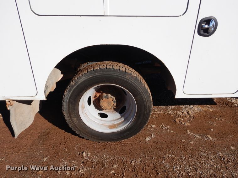 image for item FK9962 2011 Ford F450 Super Duty SuperCab truck cab and chassis