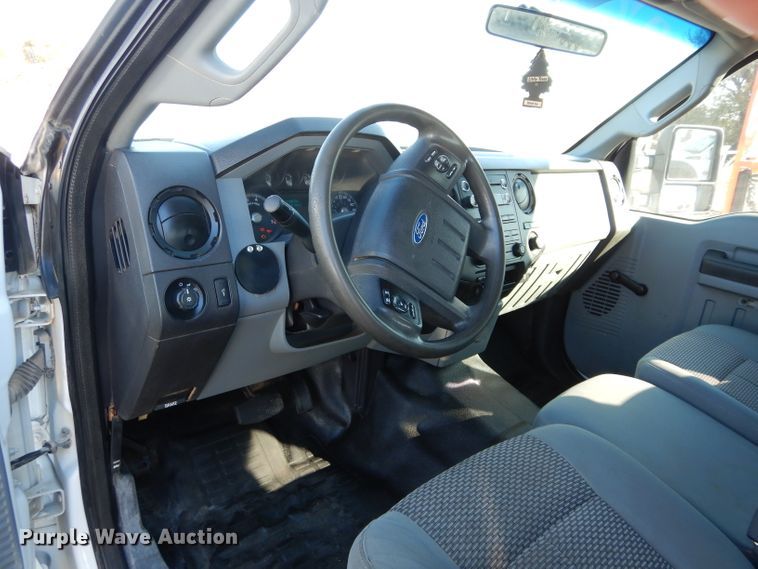 image for item FK9963 2012 Ford F350 Super Duty SuperCab pickup truck