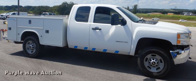 image for item FT9489 2011 Chevrolet Silverado 2500HD Ext. Cab utility bed pickup truck