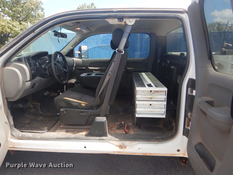 image for item FT9489 2011 Chevrolet Silverado 2500HD Ext. Cab utility bed pickup truck
