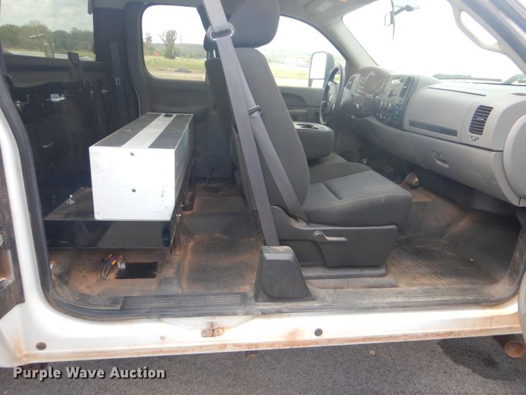 image for item FT9489 2011 Chevrolet Silverado 2500HD Ext. Cab utility bed pickup truck