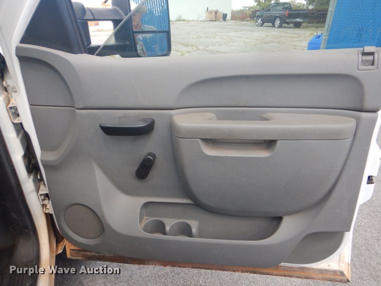 image for item FT9489 2011 Chevrolet Silverado 2500HD Ext. Cab utility bed pickup truck