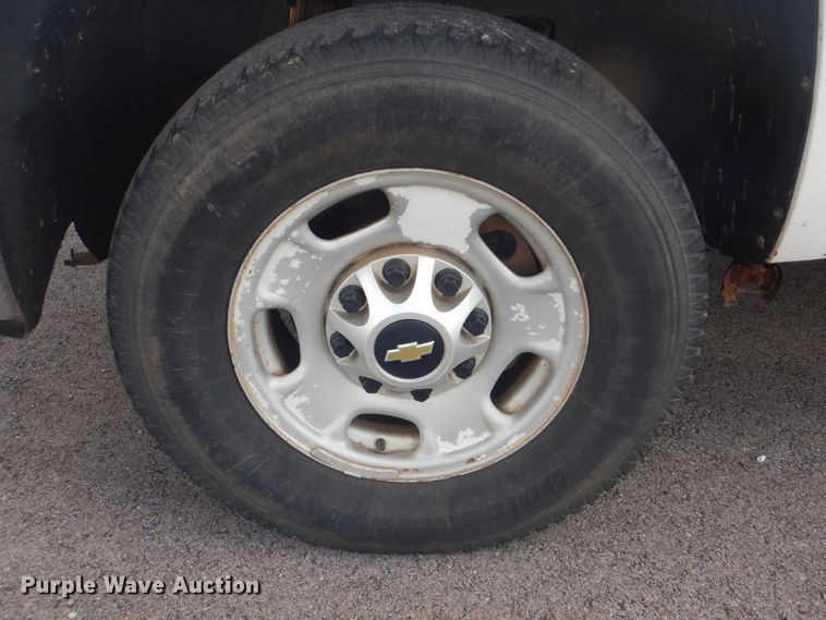 image for item FT9489 2011 Chevrolet Silverado 2500HD Ext. Cab utility bed pickup truck