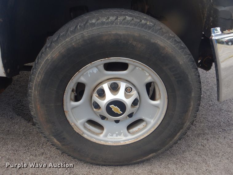 image for item FT9489 2011 Chevrolet Silverado 2500HD Ext. Cab utility bed pickup truck