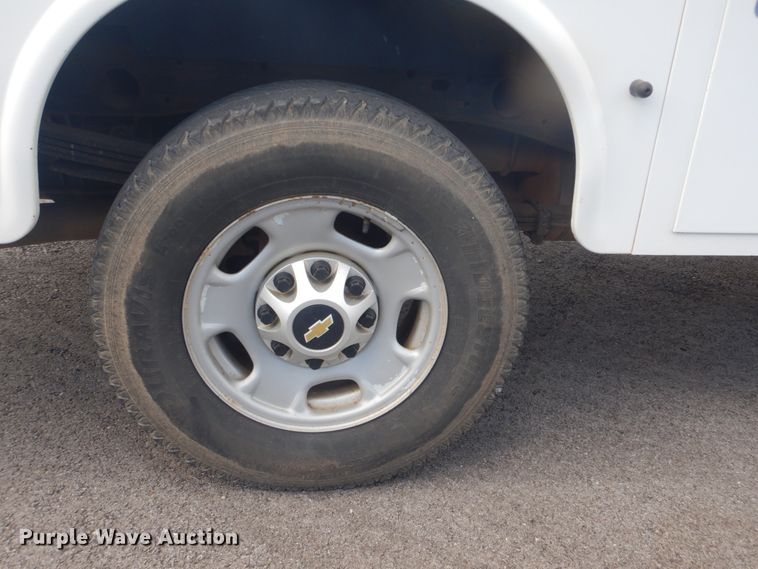 image for item FT9489 2011 Chevrolet Silverado 2500HD Ext. Cab utility bed pickup truck