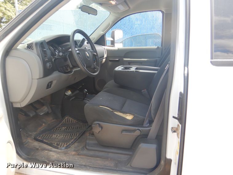 image for item FT9490 2011 Chevrolet Silverado 2500HD Ext. Cab utility bed pickup truck