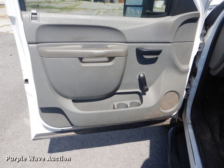 image for item FT9490 2011 Chevrolet Silverado 2500HD Ext. Cab utility bed pickup truck