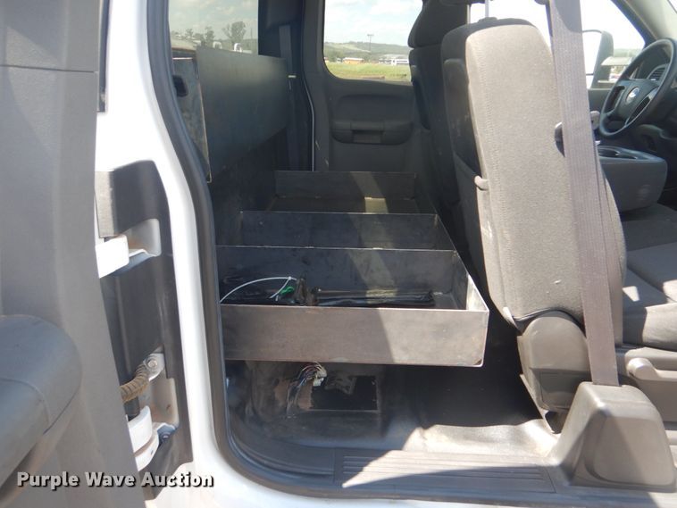 image for item FT9490 2011 Chevrolet Silverado 2500HD Ext. Cab utility bed pickup truck