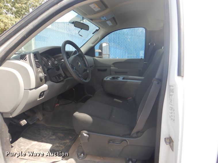 image for item FT9491 2011 Chevrolet Silverado 2500HD utility bed pickup truck