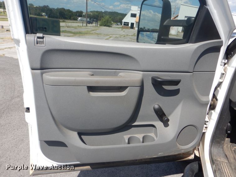 image for item FT9491 2011 Chevrolet Silverado 2500HD utility bed pickup truck