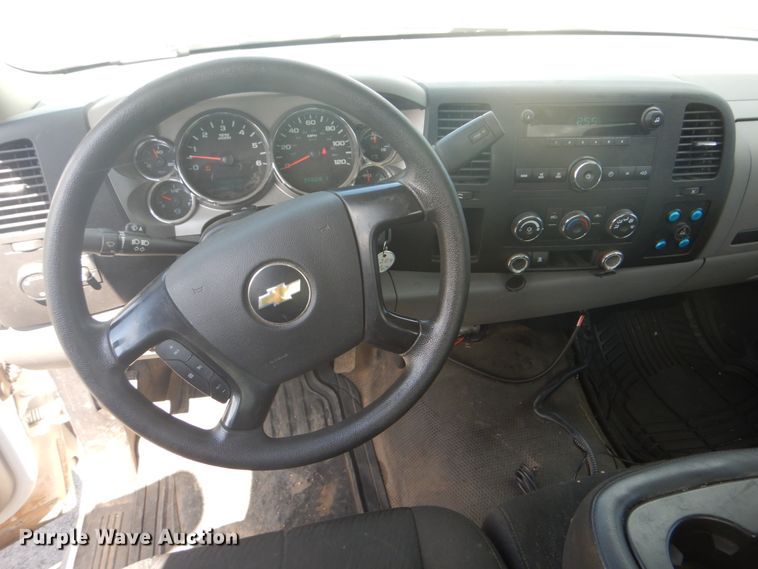 image for item FT9491 2011 Chevrolet Silverado 2500HD utility bed pickup truck