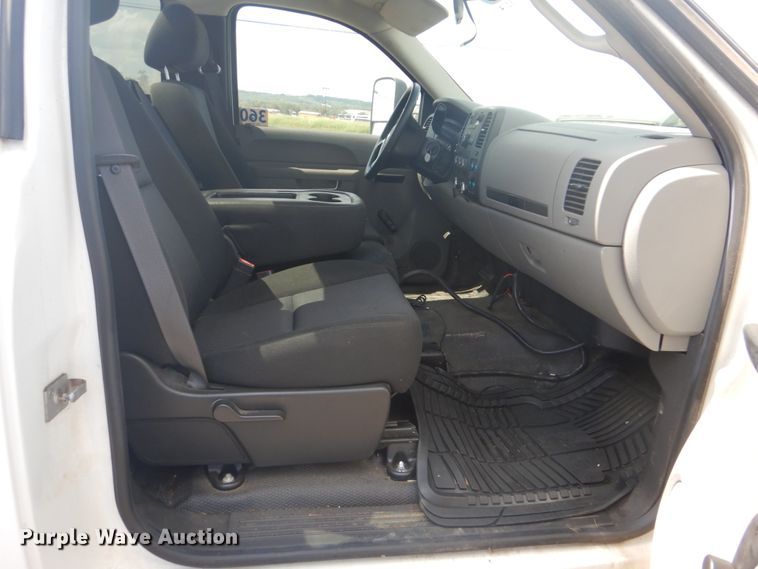 image for item FT9491 2011 Chevrolet Silverado 2500HD utility bed pickup truck