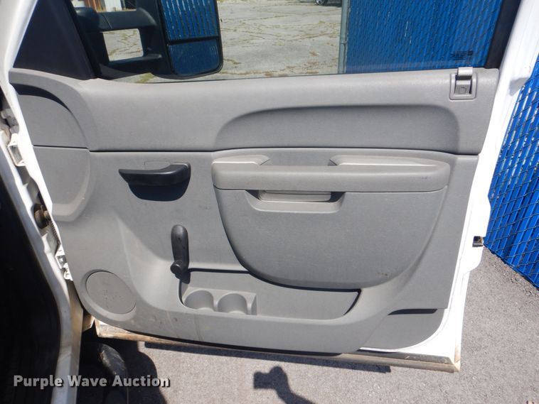 image for item FT9491 2011 Chevrolet Silverado 2500HD utility bed pickup truck