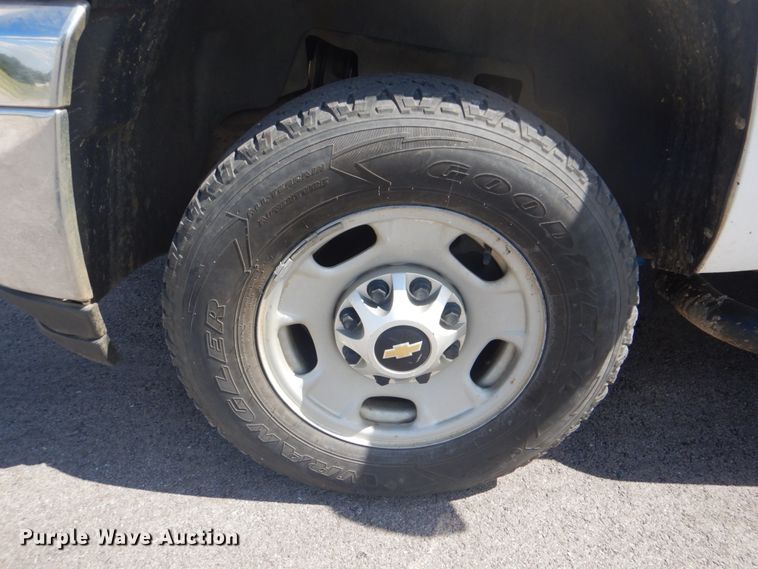 image for item FT9491 2011 Chevrolet Silverado 2500HD utility bed pickup truck