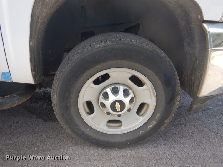 image for item FT9491 2011 Chevrolet Silverado 2500HD utility bed pickup truck