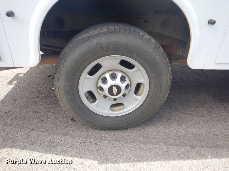 image for item FT9491 2011 Chevrolet Silverado 2500HD utility bed pickup truck