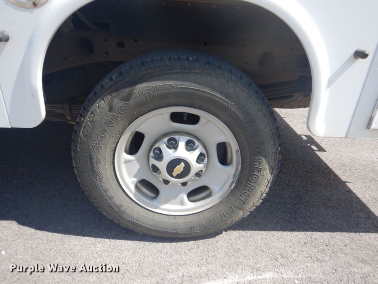 image for item FT9491 2011 Chevrolet Silverado 2500HD utility bed pickup truck