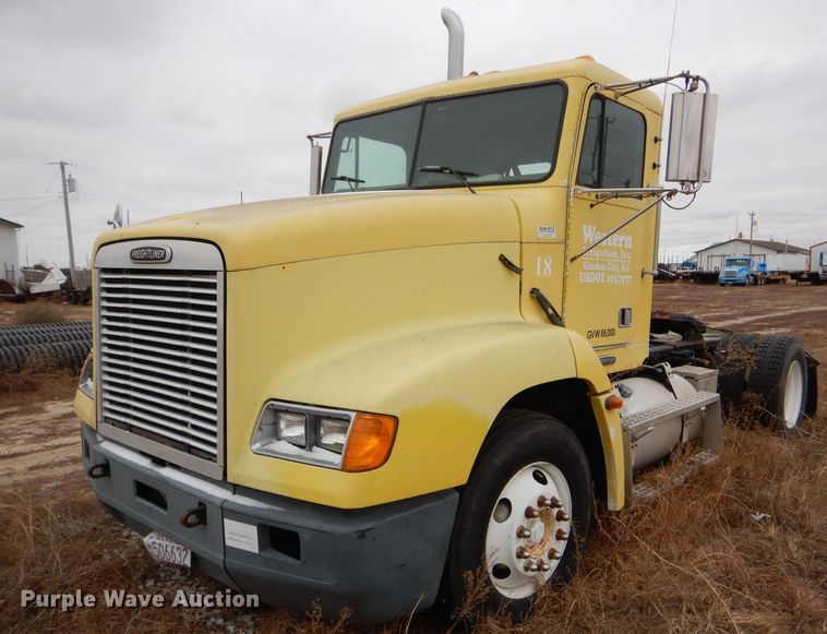 image for item FT9744 2000 Freightliner FLD semi truck