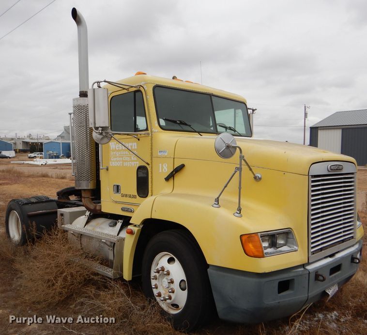 image for item FT9744 2000 Freightliner FLD semi truck