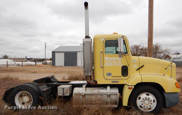 image for item FT9744 2000 Freightliner FLD semi truck
