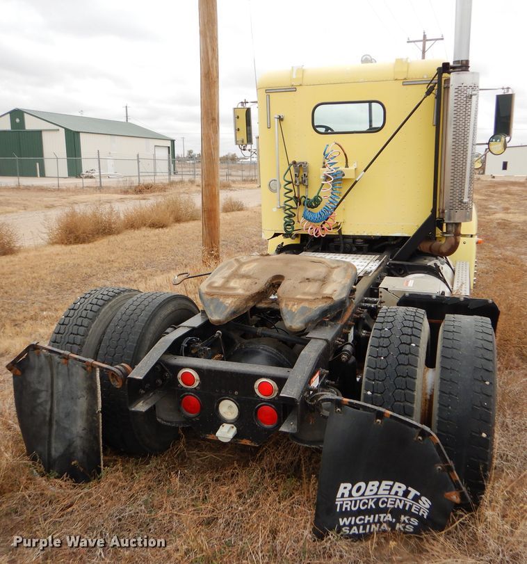 image for item FT9744 2000 Freightliner FLD semi truck