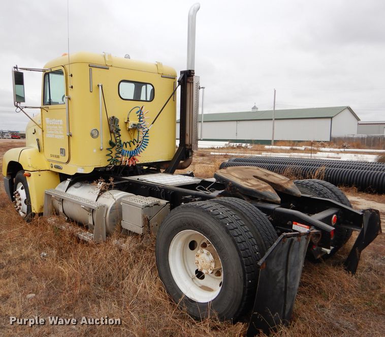 image for item FT9744 2000 Freightliner FLD semi truck