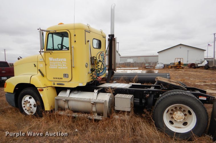 image for item FT9744 2000 Freightliner FLD semi truck