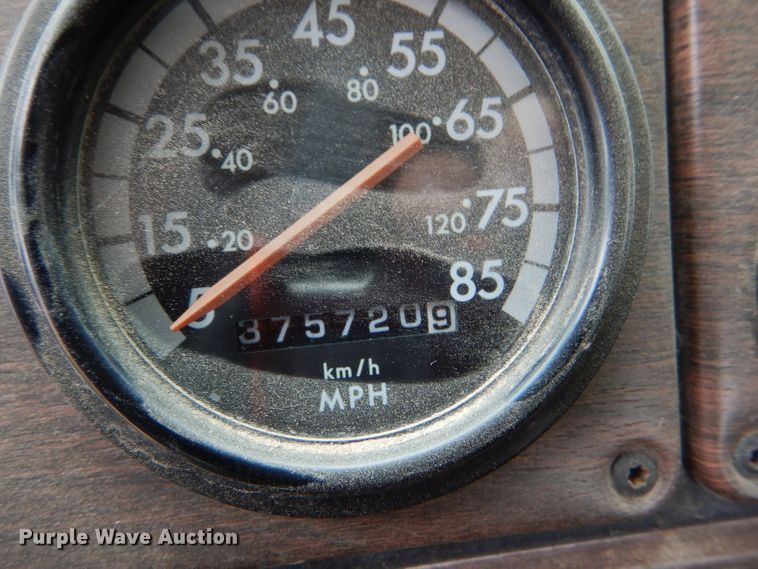 image for item FT9744 2000 Freightliner FLD semi truck