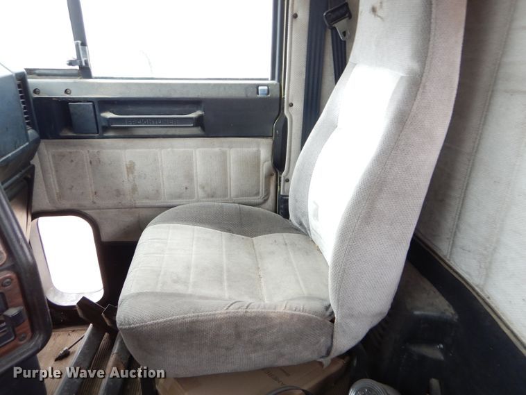 image for item FT9744 2000 Freightliner FLD semi truck