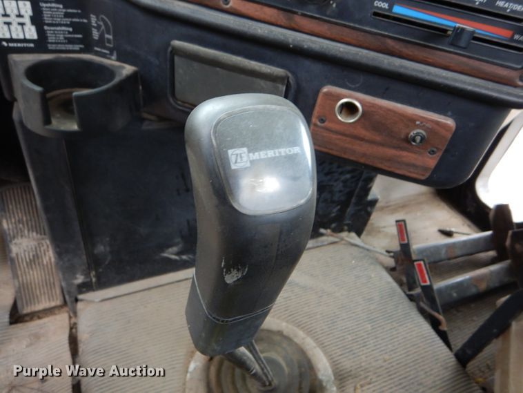 image for item FT9744 2000 Freightliner FLD semi truck