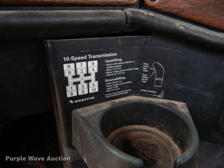 image for item FT9744 2000 Freightliner FLD semi truck