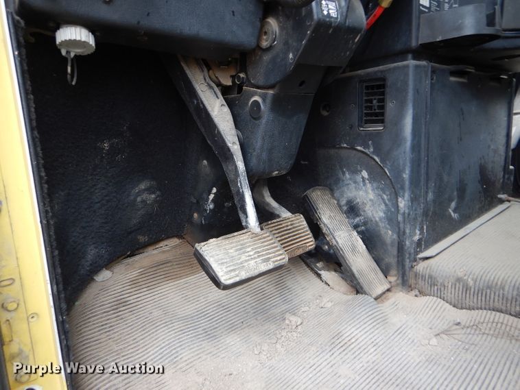 image for item FT9744 2000 Freightliner FLD semi truck