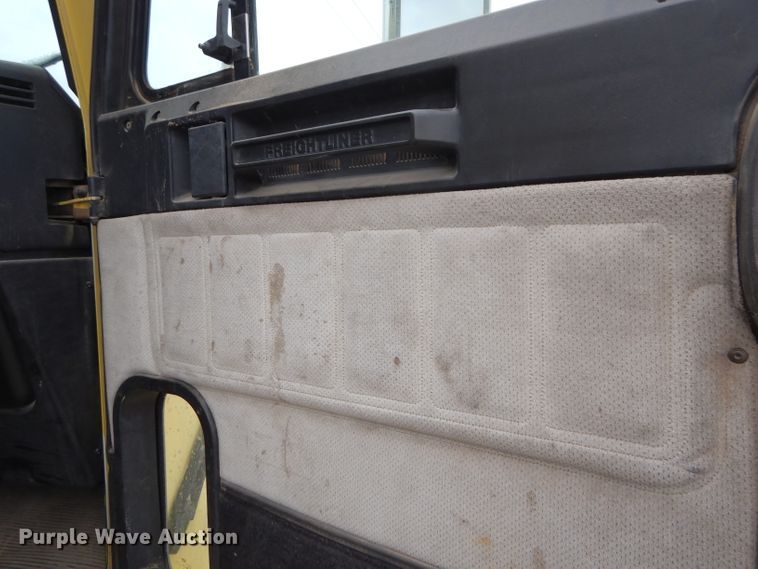 image for item FT9744 2000 Freightliner FLD semi truck