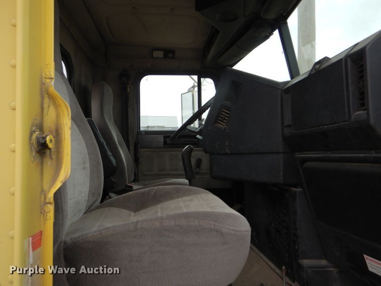 image for item FT9744 2000 Freightliner FLD semi truck