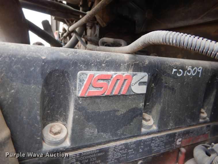 image for item FT9744 2000 Freightliner FLD semi truck