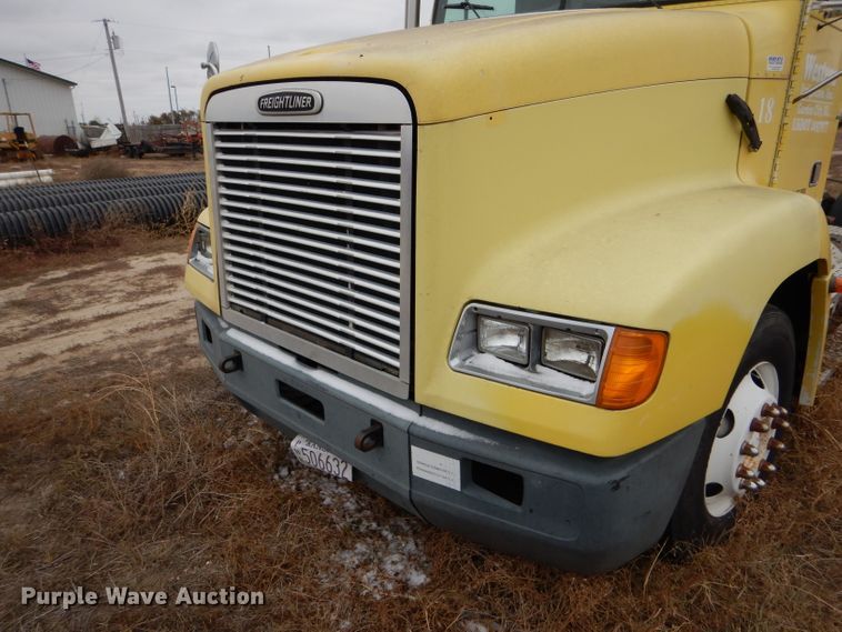 image for item FT9744 2000 Freightliner FLD semi truck