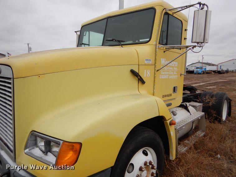 image for item FT9744 2000 Freightliner FLD semi truck