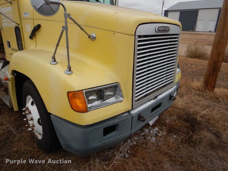 image for item FT9744 2000 Freightliner FLD semi truck