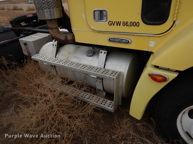 image for item FT9744 2000 Freightliner FLD semi truck