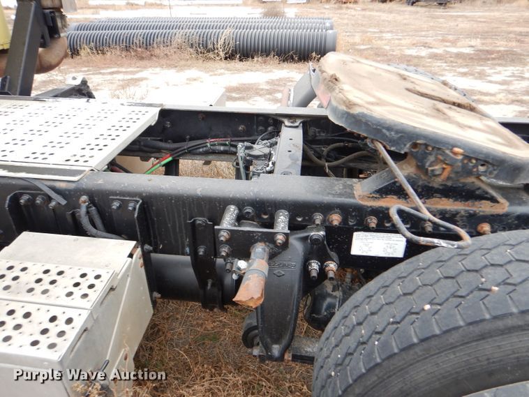 image for item FT9744 2000 Freightliner FLD semi truck