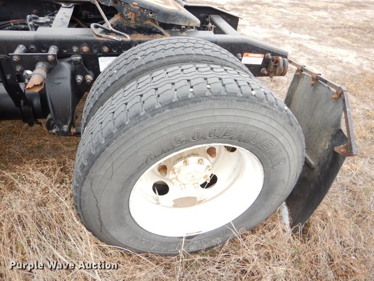 image for item FT9744 2000 Freightliner FLD semi truck