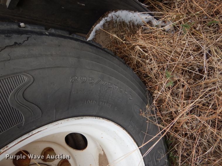 image for item FT9744 2000 Freightliner FLD semi truck