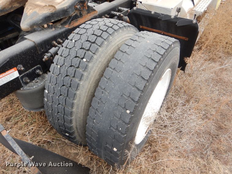 image for item FT9744 2000 Freightliner FLD semi truck