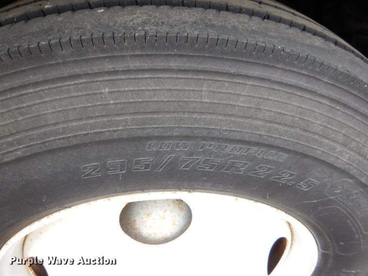 image for item FT9744 2000 Freightliner FLD semi truck